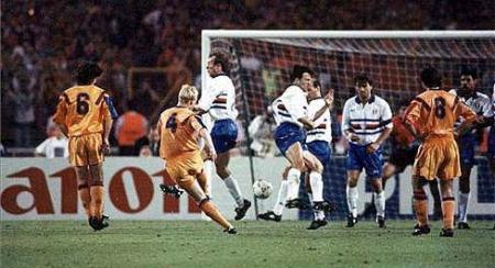 LE BUT DE KOEMAN QUI A DONNER LA SEULE CHAMPIONS LEAGUE PUR LE BARçA